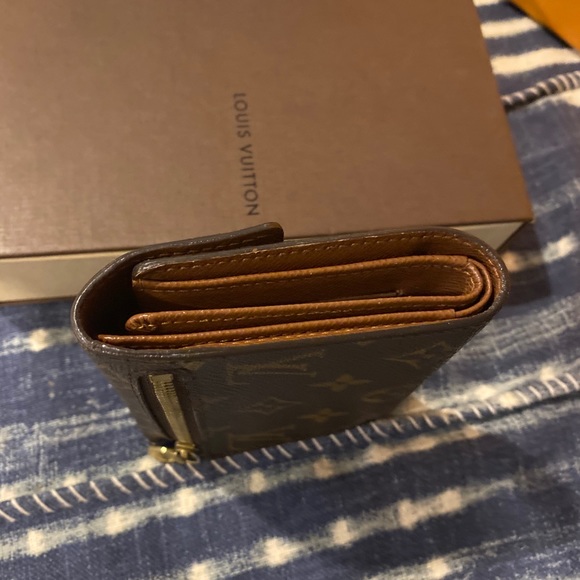 Louis Vuitton Wallet 100% Authentic - Picture 4 of 9